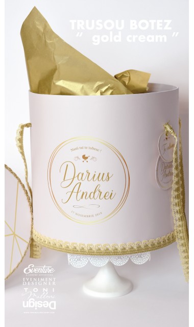 Trusou de botez pentru baieti cu broderie eleganta personalizata, Gold Cream 2